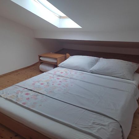 Apartmani Deleut 노비비노돌스키 외부 사진