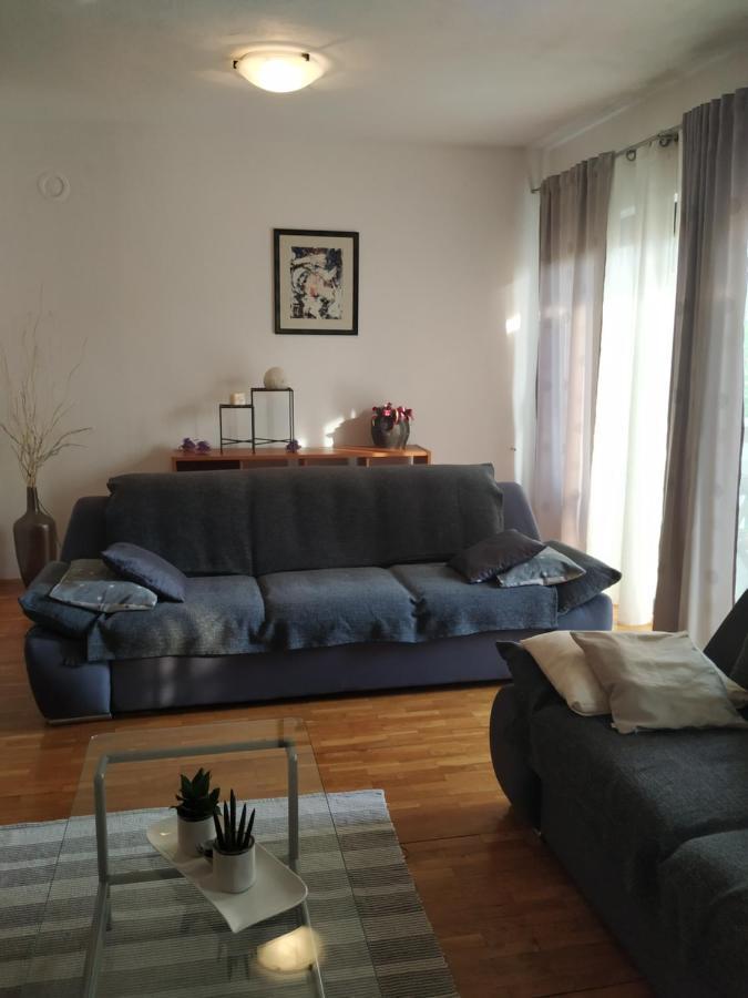 Apartmani Deleut 노비비노돌스키 외부 사진