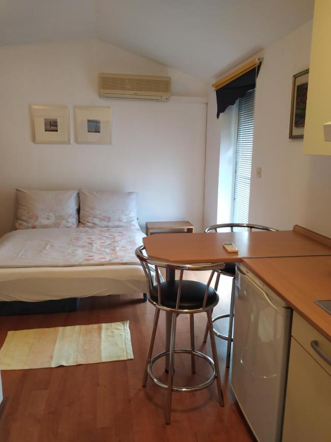 Apartmani Deleut 노비비노돌스키 외부 사진