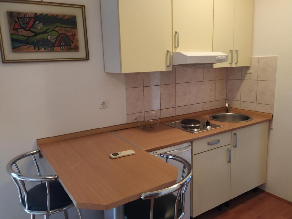 Apartmani Deleut 노비비노돌스키 외부 사진