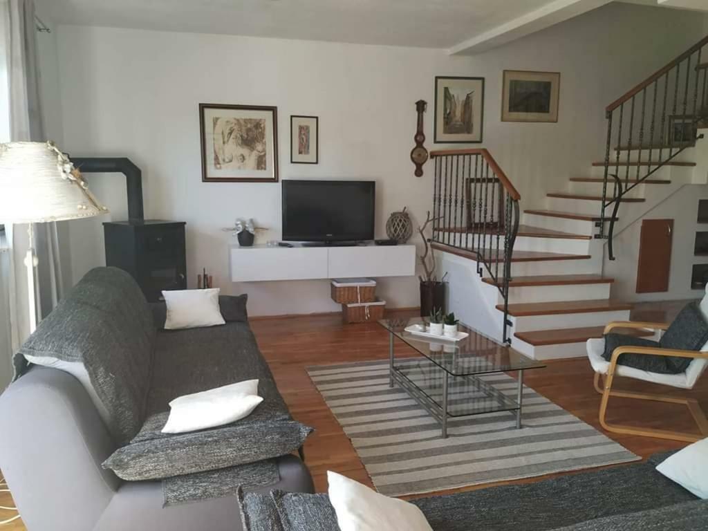 Apartmani Deleut 노비비노돌스키 외부 사진