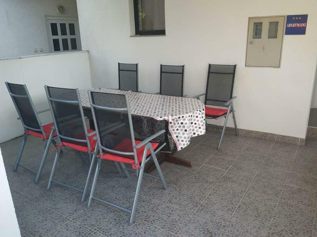Apartmani Deleut 노비비노돌스키 외부 사진