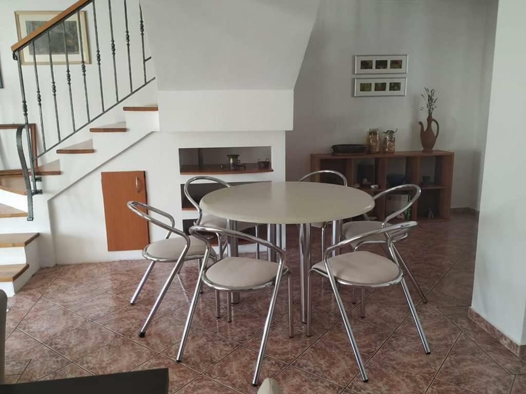 Apartmani Deleut 노비비노돌스키 외부 사진